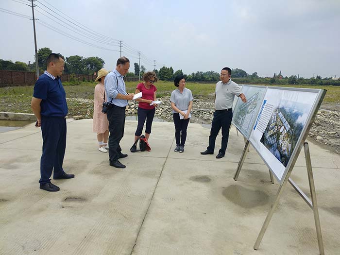 聯(lián)合國工業(yè)發(fā)展組織專家考察花木（農(nóng)產(chǎn)品）進出口園區(qū)